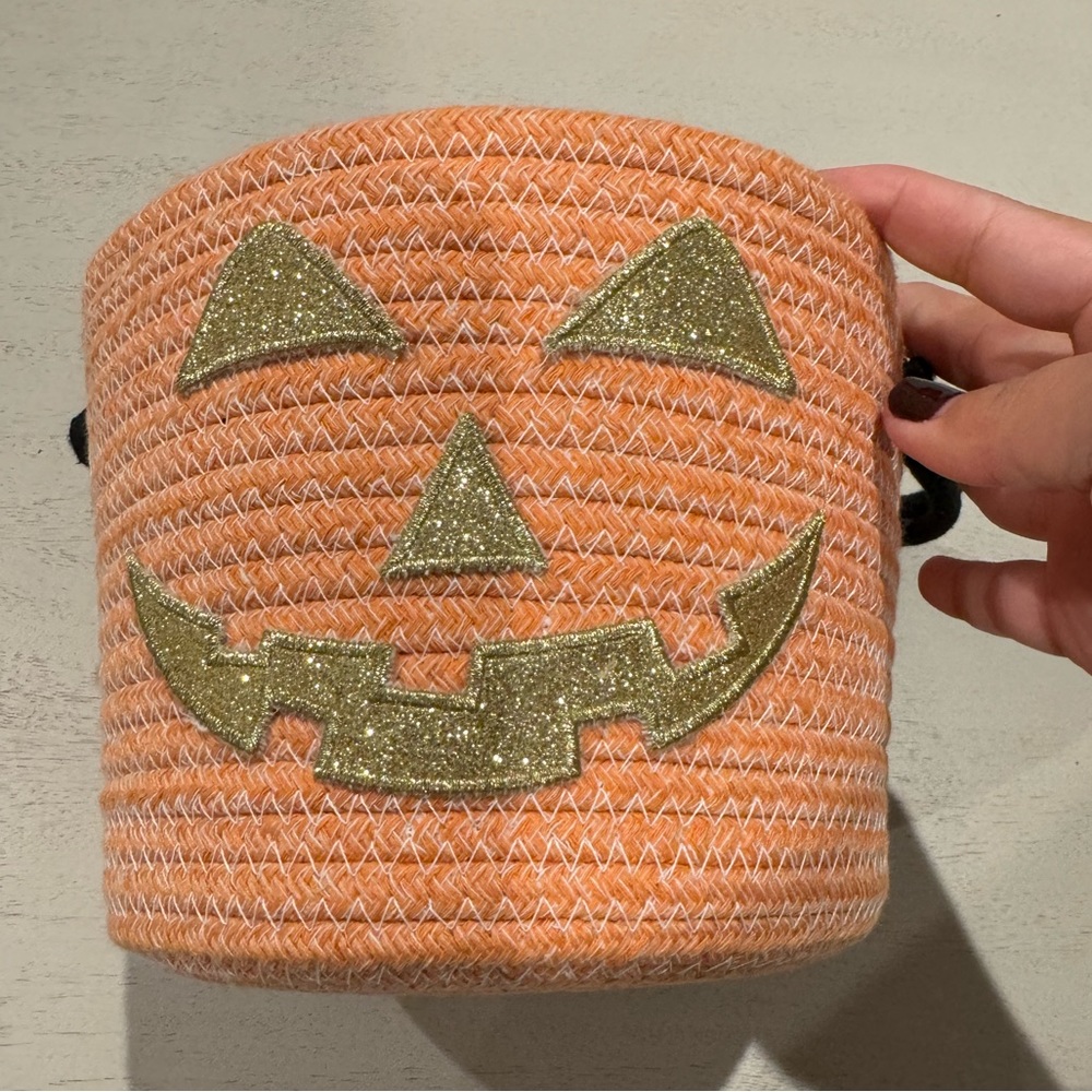 HALLOWEEN TRICK OR TREAT BASKET